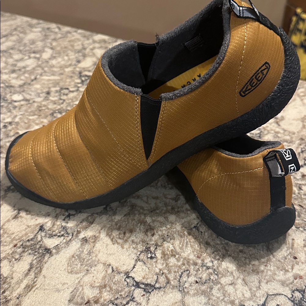 KEEN Howser II